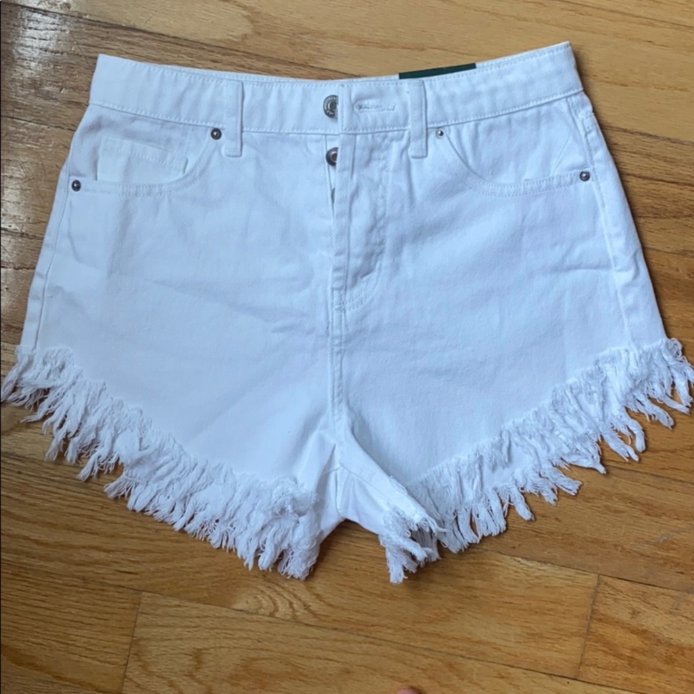 NWT distresses Jean shorts.